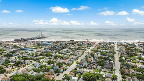 1913 30th Street Galveston TX 77550