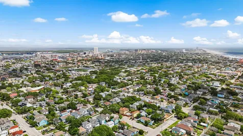 1913 30th Street Galveston TX 77550