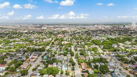 1913 30th Street Galveston TX 77550