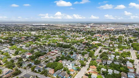 1913 30th Street Galveston TX 77550
