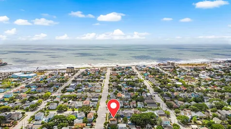 1913 30th Street Galveston TX 77550