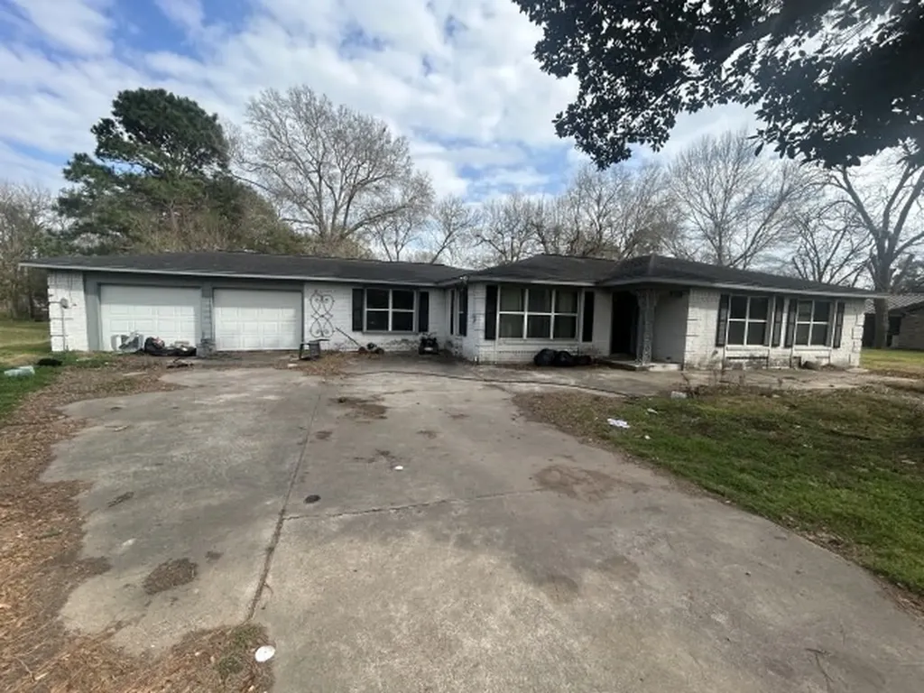 239 Robertson Street Lolita TX 77971