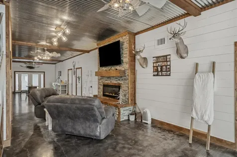 902 Vz County Road 3710 Edgewood TX 75117