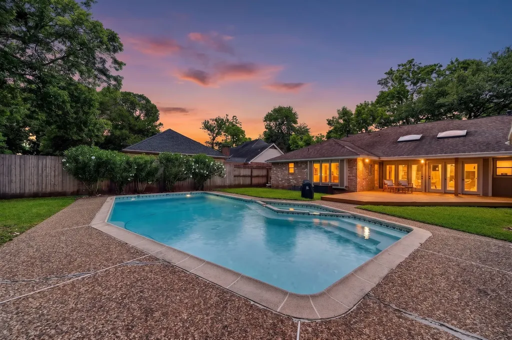 1602 S Hearthside Drive Richmond TX 77406