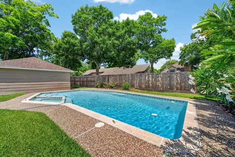 1602 S Hearthside Drive Richmond TX 77406