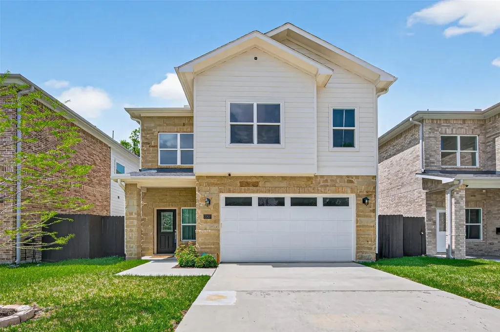 2207 Silverbonnet Street Houston TX 77055