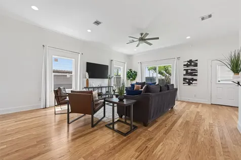2207 Silverbonnet Street Houston TX 77055