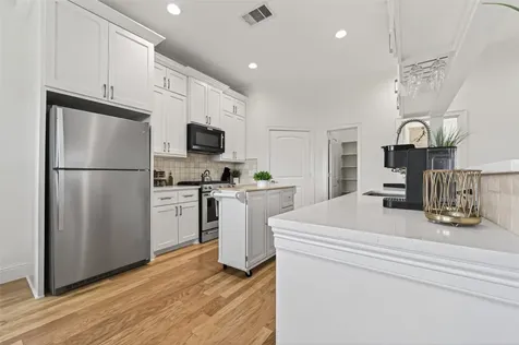 2207 Silverbonnet Street Houston TX 77055