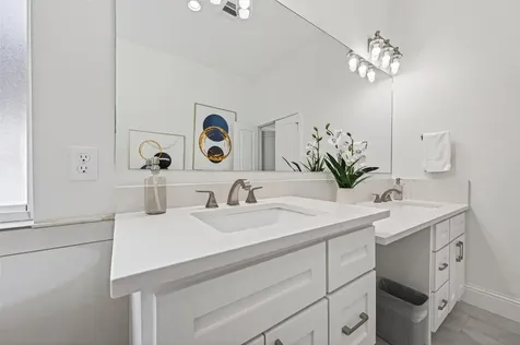 2207 Silverbonnet Street Houston TX 77055