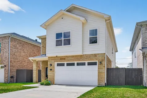 2207 Silverbonnet Street Houston TX 77055