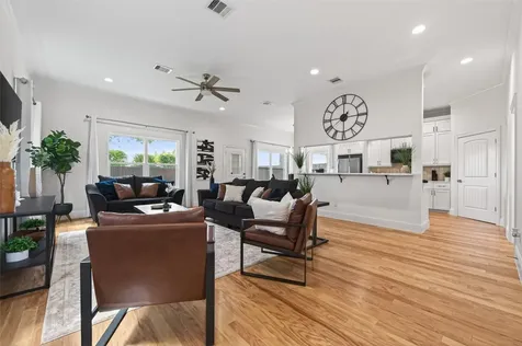 2207 Silverbonnet Street Houston TX 77055