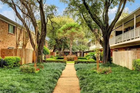 4040 San Felipe Street 109 Houston TX 77027