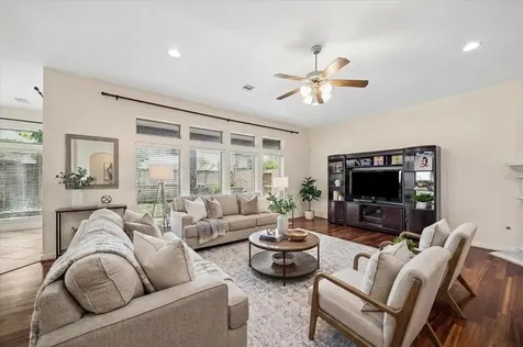 911 Vaulted Oak Street Houston TX 77008