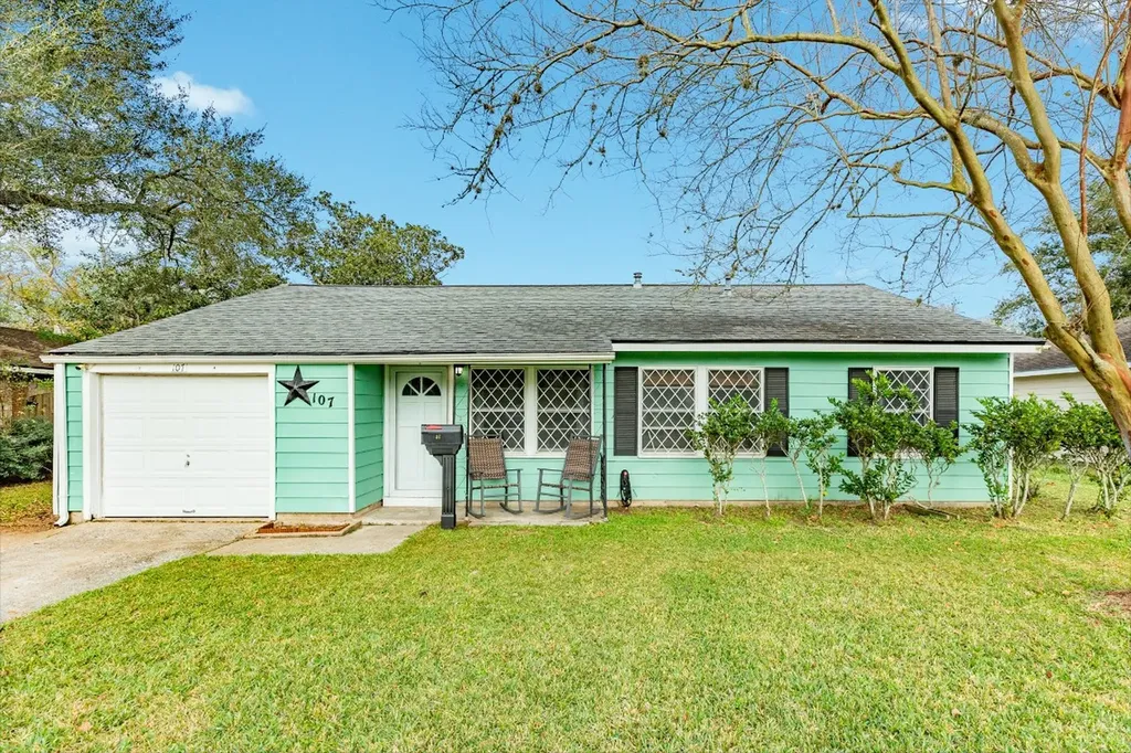 107 Gardenia Street Lake Jackson TX 77566