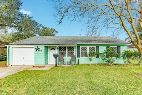 107 Gardenia Street Lake Jackson TX 77566