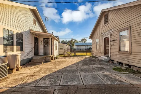 1113 71st Street Houston TX 77011