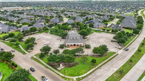 2902 Red Maple Drive Katy TX 77494