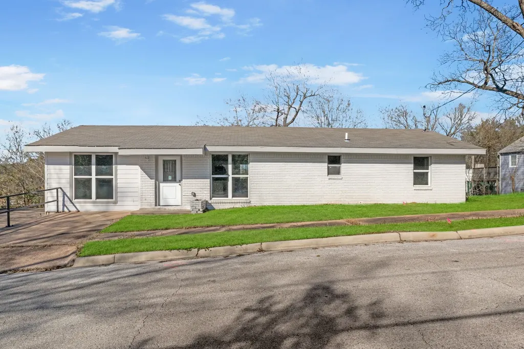 1614 13th Street Huntsville TX 77340