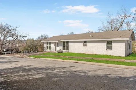 1614 13th Street Huntsville TX 77340