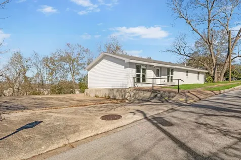 1614 13th Street Huntsville TX 77340