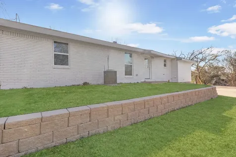 1614 13th Street Huntsville TX 77340