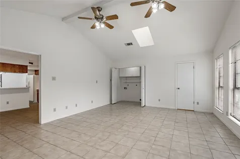 121 Elmwood Street Huntsville TX 77320