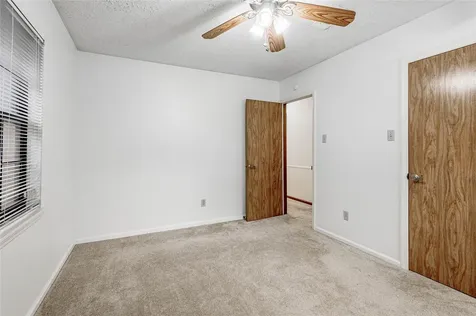 121 Elmwood Street Huntsville TX 77320