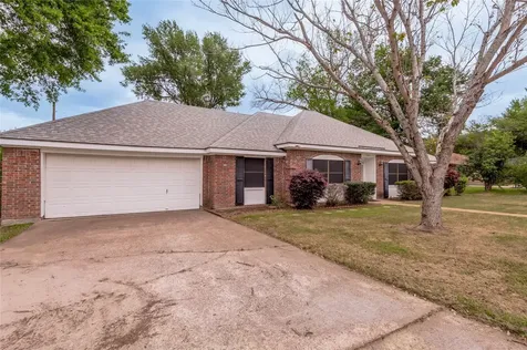 121 Elmwood Street Huntsville TX 77320
