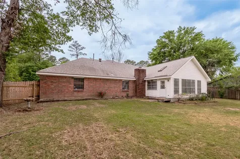 121 Elmwood Street Huntsville TX 77320