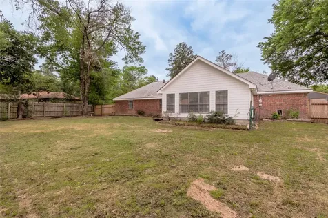 121 Elmwood Street Huntsville TX 77320