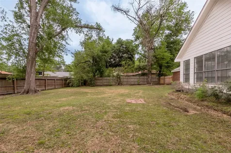 121 Elmwood Street Huntsville TX 77320