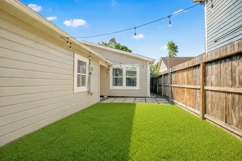 829 E 27th Street Houston TX 77009