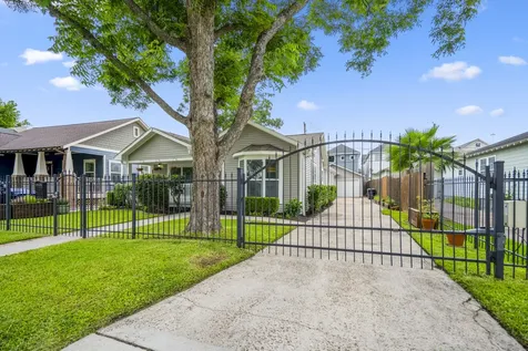 829 E 27th Street Houston TX 77009