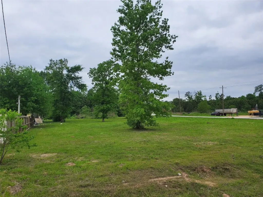 24 County Road 3555 Cleveland TX 77327