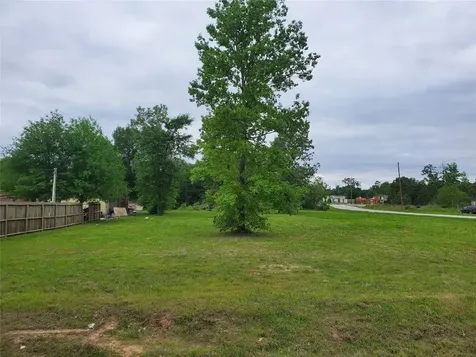 24 County Road 3555 Cleveland TX 77327