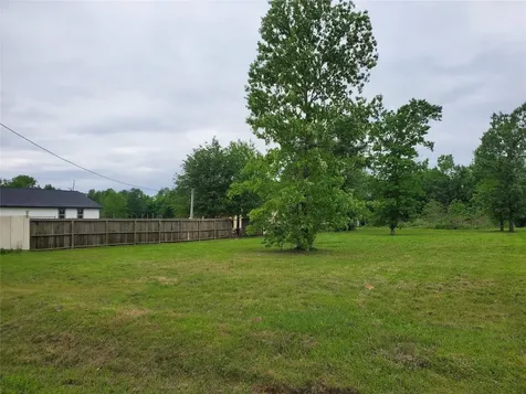 24 County Road 3555 Cleveland TX 77327
