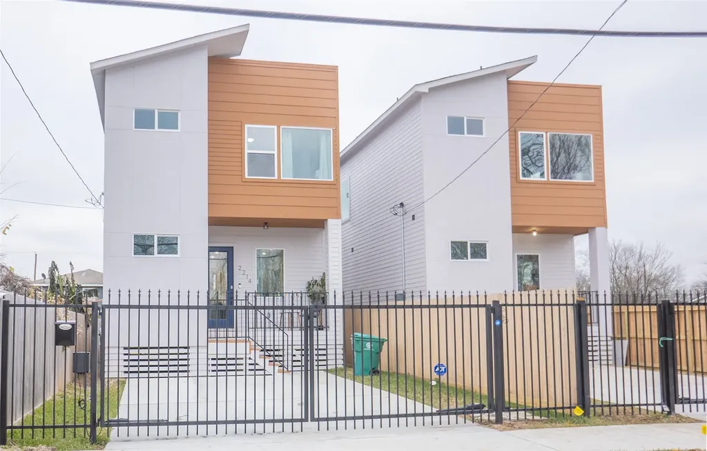 2214 Des Chaumes Street Houston TX 77026