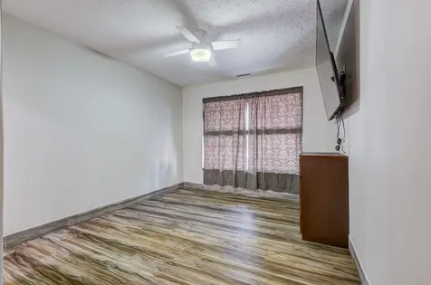213 W Spreading Oak Drive Houston TX 77076