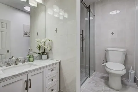 213 W Spreading Oak Drive Houston TX 77076