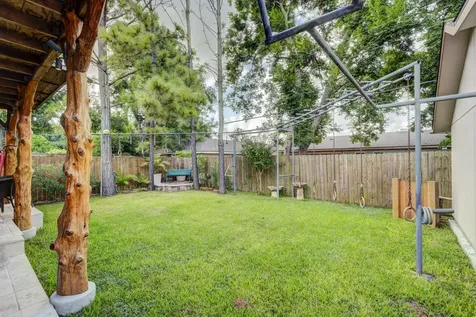 213 W Spreading Oak Drive Houston TX 77076