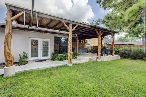 213 W Spreading Oak Drive Houston TX 77076