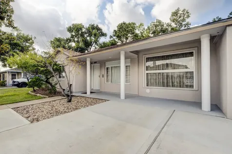 213 W Spreading Oak Drive Houston TX 77076