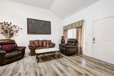 213 W Spreading Oak Drive Houston TX 77076