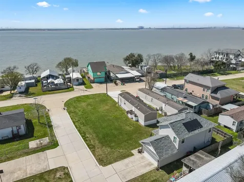 3035 Bay Oaks Harbor Drive Baytown TX 77523