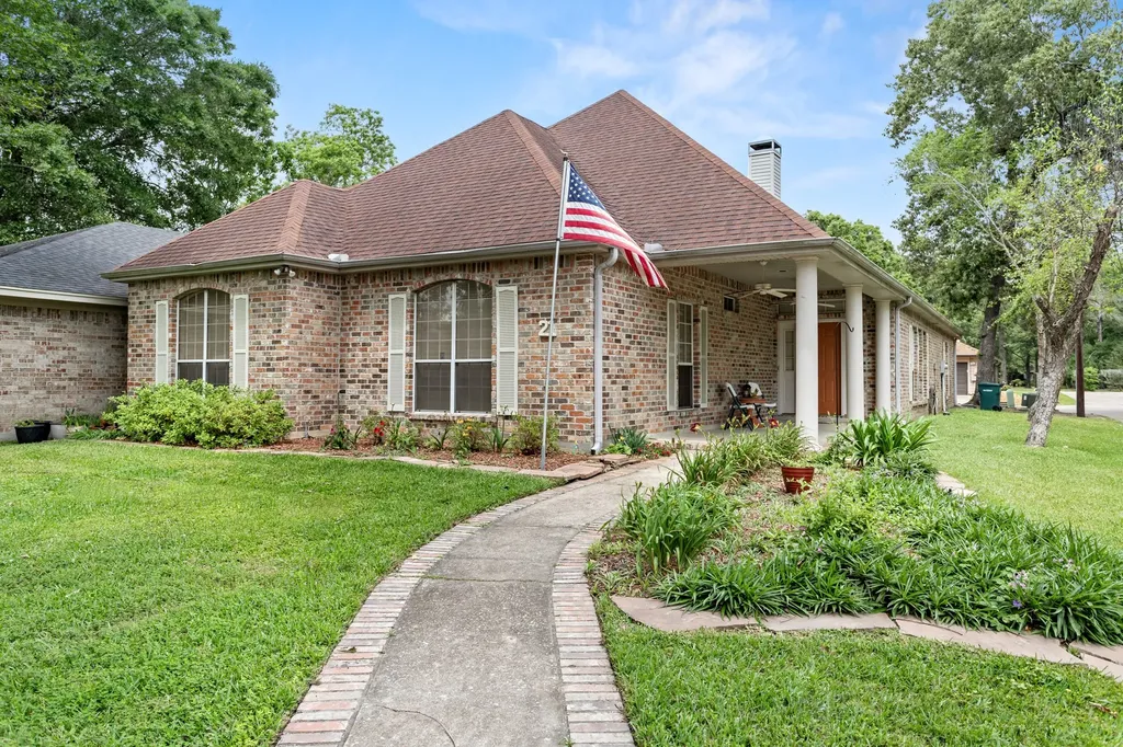 21 Sandelwood Trl Trail Beaumont TX 77706