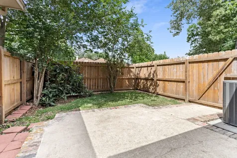 21 Sandelwood Trl Trail Beaumont TX 77706