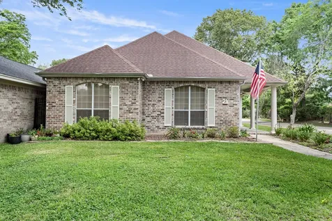 21 Sandelwood Trl Trail Beaumont TX 77706