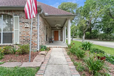 21 Sandelwood Trl Trail Beaumont TX 77706