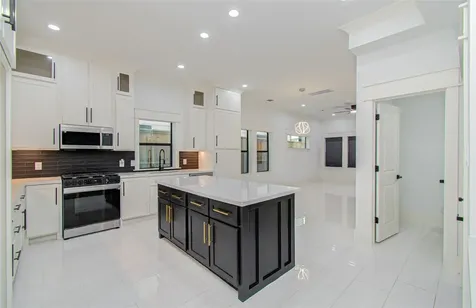119 E 38th Street Houston TX 77018