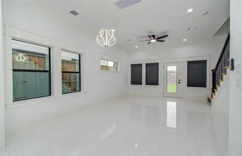 119 E 38th Street Houston TX 77018